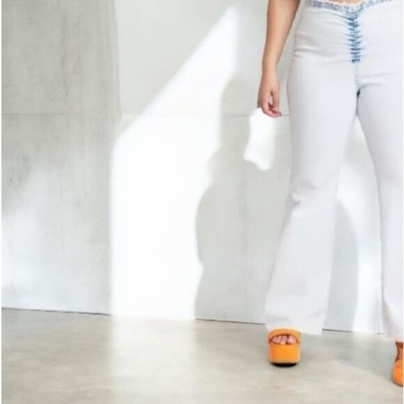 NWT Wild Fable Low Rise Flare Jeans Pants Bleach Wash Size 0 - Picture 3 of 3